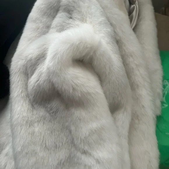 Fabulous Furs Elegant Snowy Teddy Jacket - Picture 3 of 5